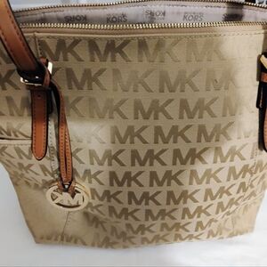Michael Kors Signature Tote Bag NWT Retail $448